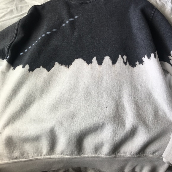Forever 21 Sweatshirt - Picture 2 of 3